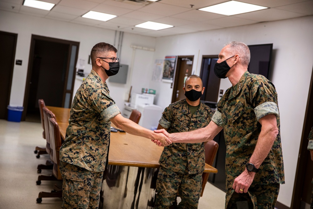 ACMC Visits 14th Marine Regiment