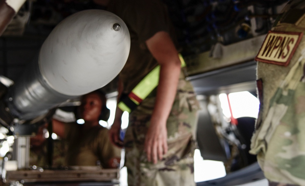 F-22 weapons load competition