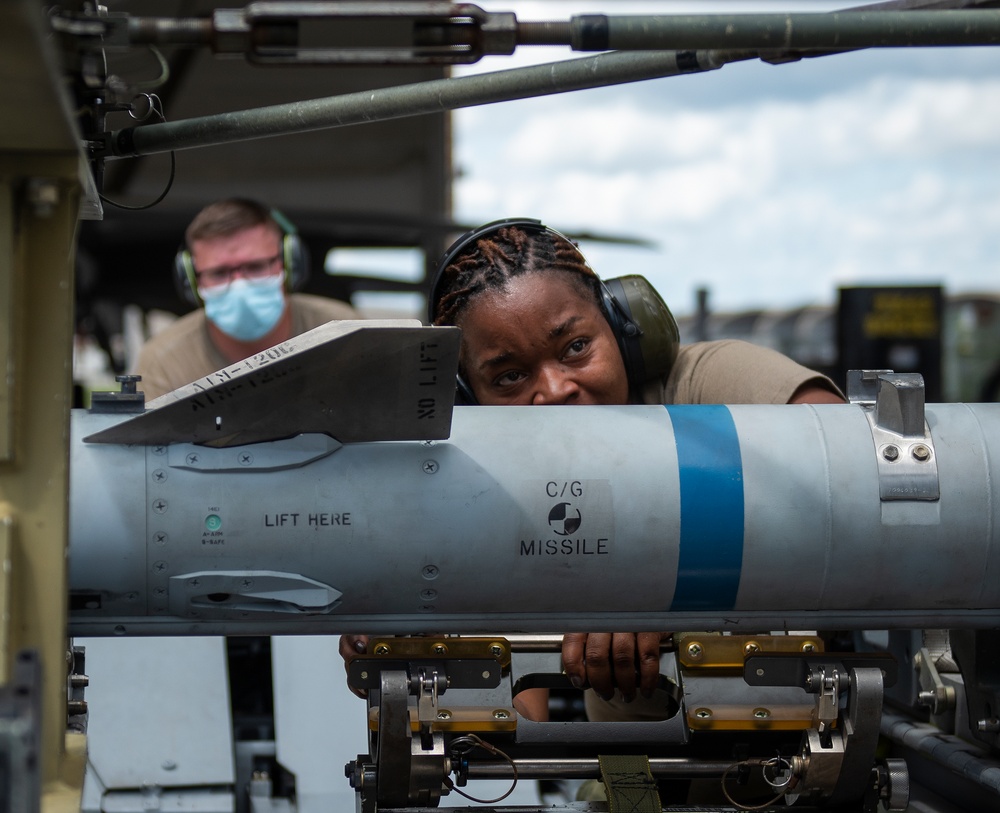 F-22 weapons load competition