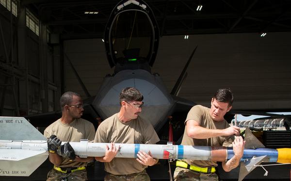 F-22 weapons load competition