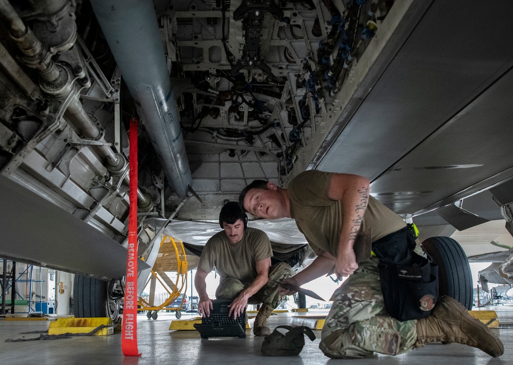 F-22 weapons load competition