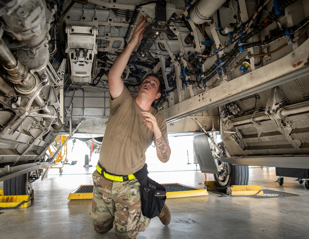 F-22 weapons load competition