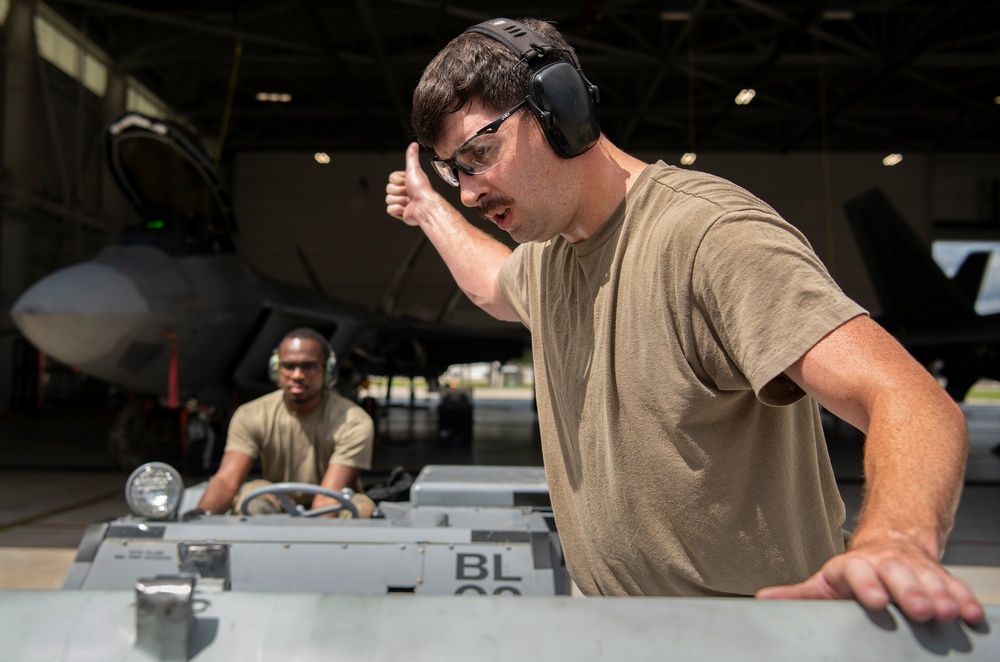 F-22 weapons load competition