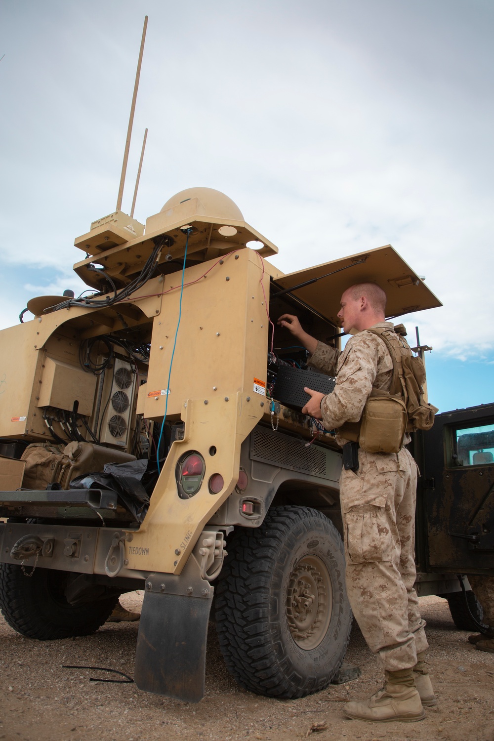 3d Marines Establish Network on the Move Systems