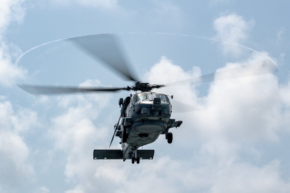 USS O'Kane (DDG 77) Conducts Flight Operations