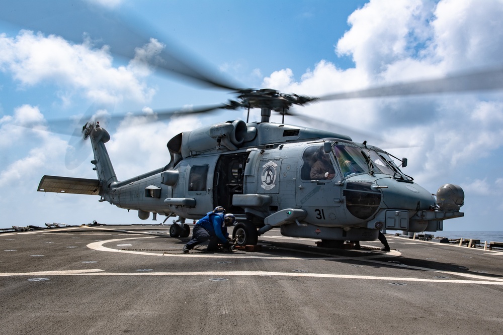 USS O'Kane (DDG 77) Conducts Flight Operations