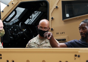 USARC Deputy Commanding General observes USACAPOC(A) JLTV training