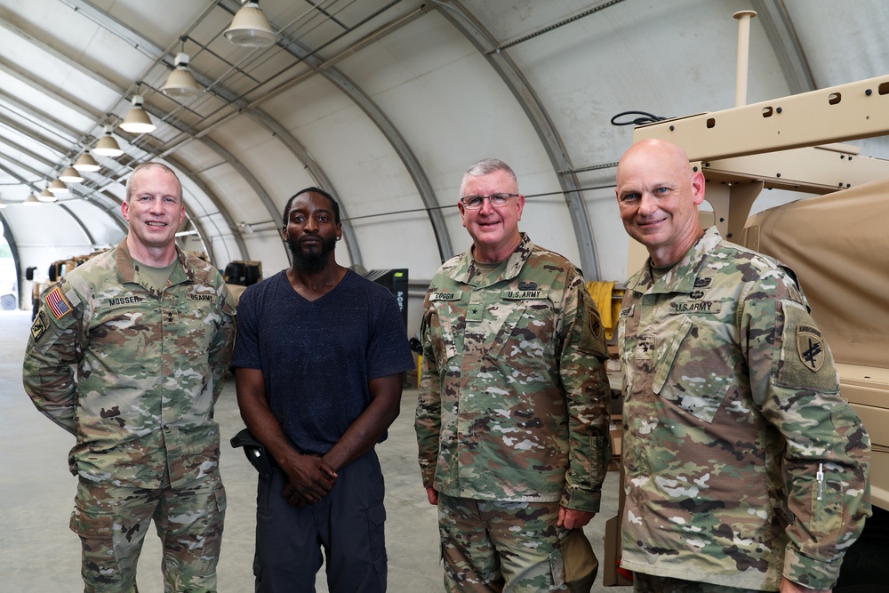 USARC Deputy Commanding General observes USACAPOC(A) JLTV training