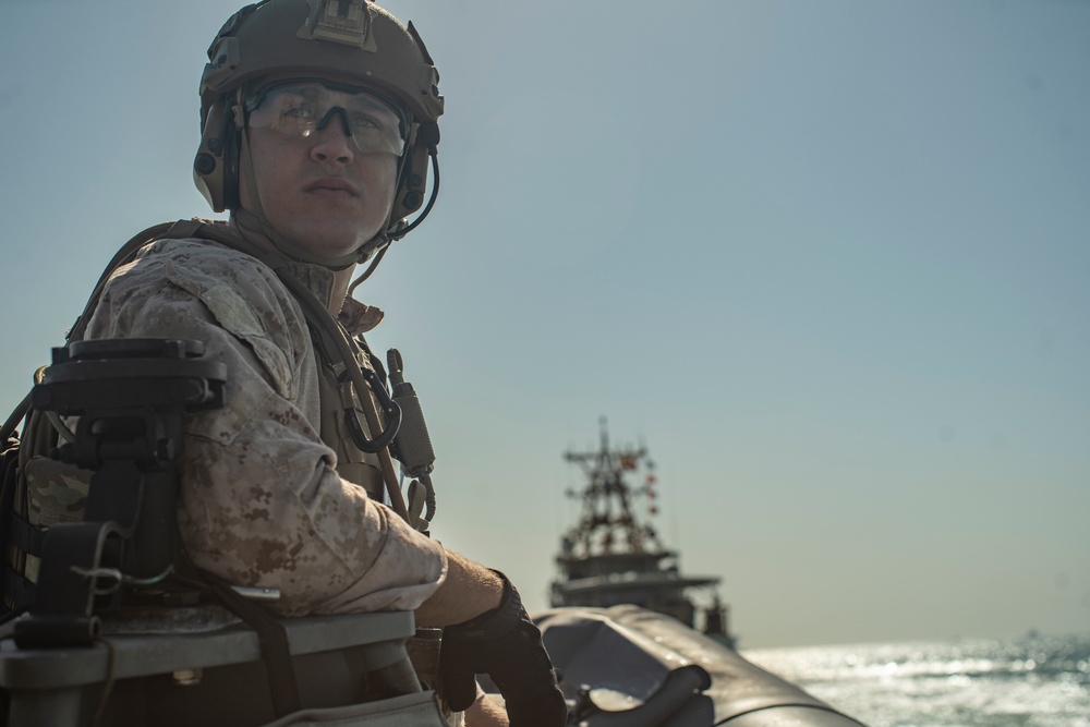11th MEU ADRD conducts VBSS training with USCG AIT