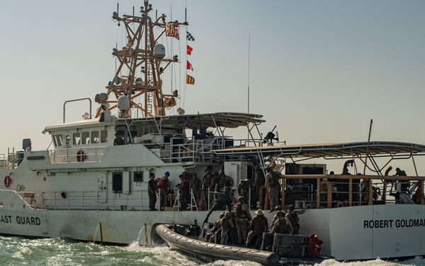 11th MEU ADRD conducts VBSS training with USCG AIT