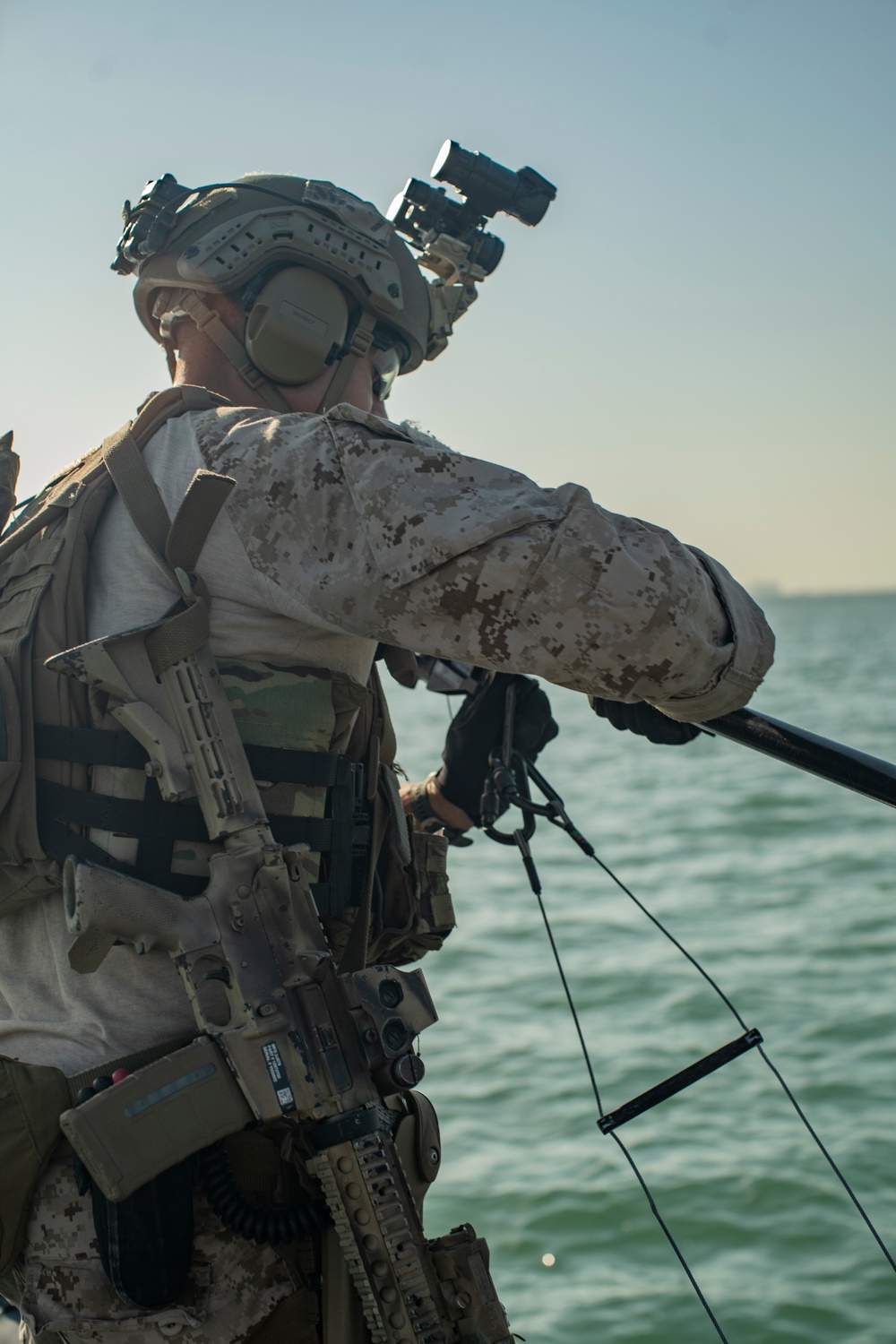 11th MEU ADRD conducts VBSS training aboard USNS Catawba