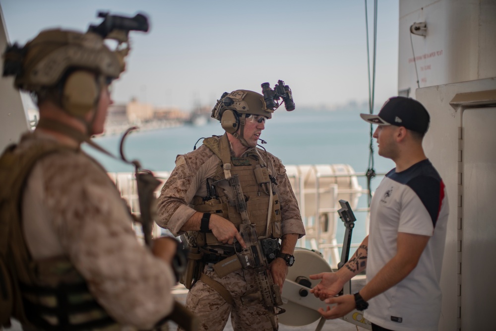 11th MEU ADRD conducts VBSS training aboard USNS Catawba