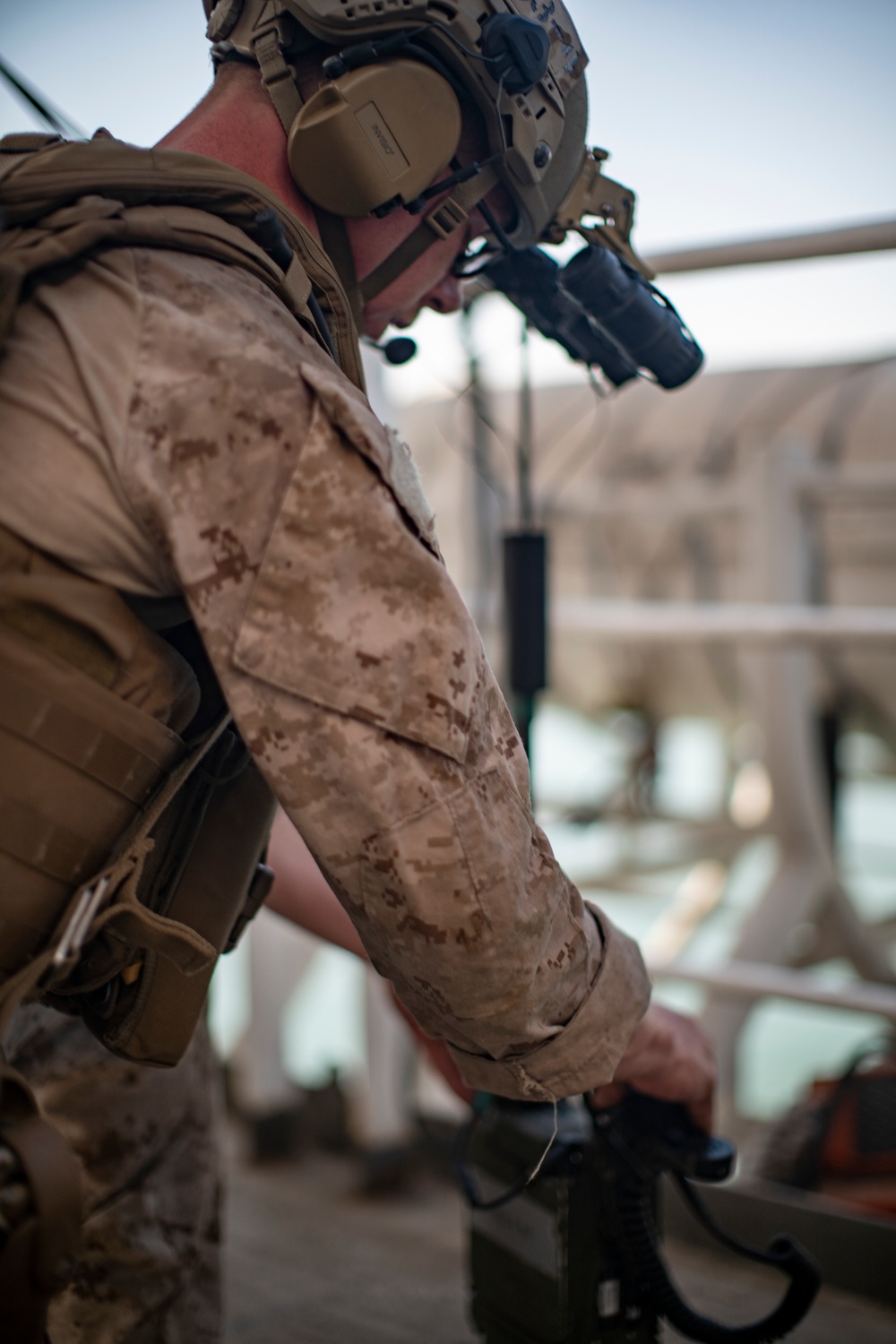 11th MEU ADRD conducts VBSS training aboard USNS Catawba