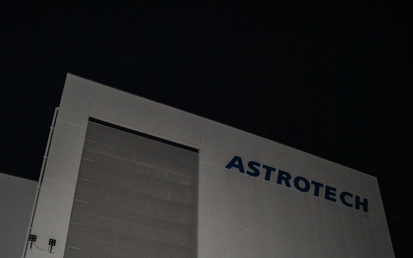 Delivering space cargo