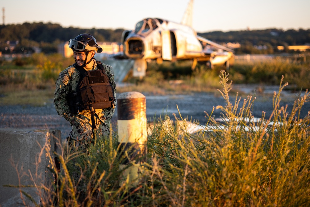 Marines and Sailors conduct LCAC Landings in the Capital Shield Exercise