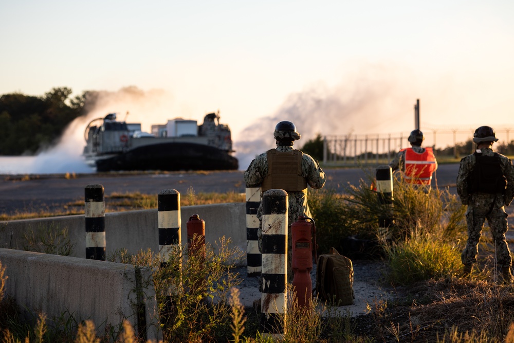 Marines and Sailors conduct LCAC Landings in the Capital Shield Exercise