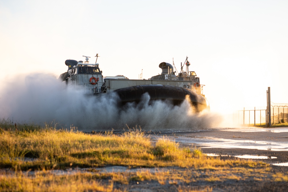 Marines and Sailors conduct LCAC Landings in the Capital Shield Exercise