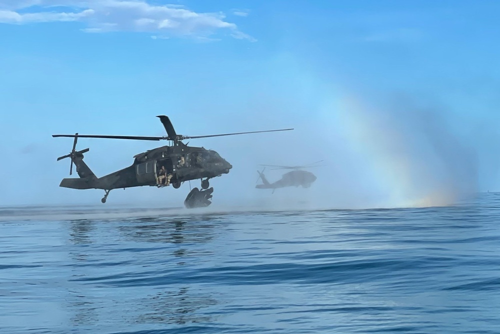 Green Berets with 1st SFG (A) attend Waterborne Infiltration Course with Coast Guard at Key West