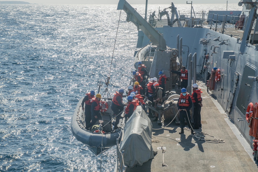 USS Howard (DDG 83) underway