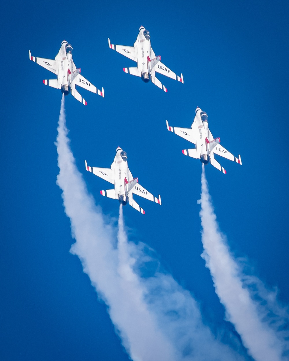 Thunderbirds perform at the 2021 California Capital Airshow