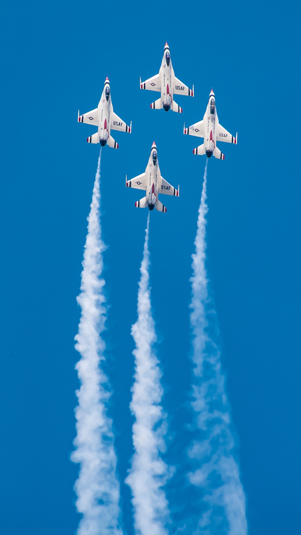 Thunderbirds perform at the 2021 California Capital Airshow