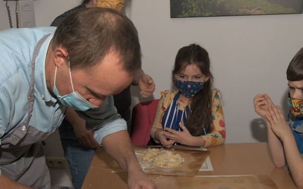 EFMP Families Enjoy German Cooking Class