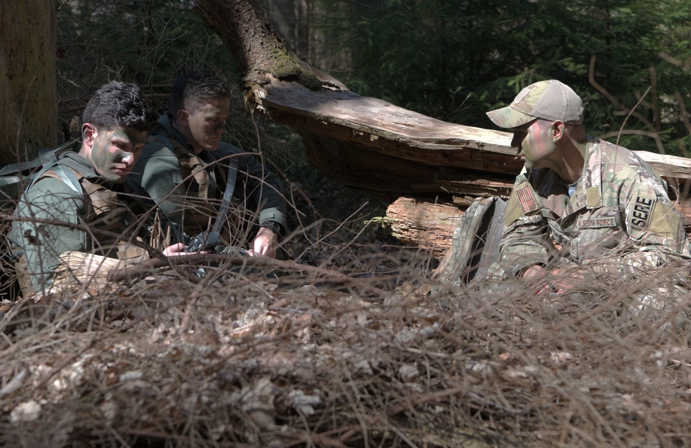SERE conducts training for pilots
