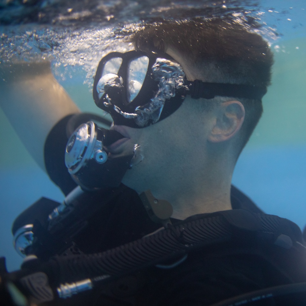 3d Force Reconnaissance Company conducts swim qualifications and combatant diver training