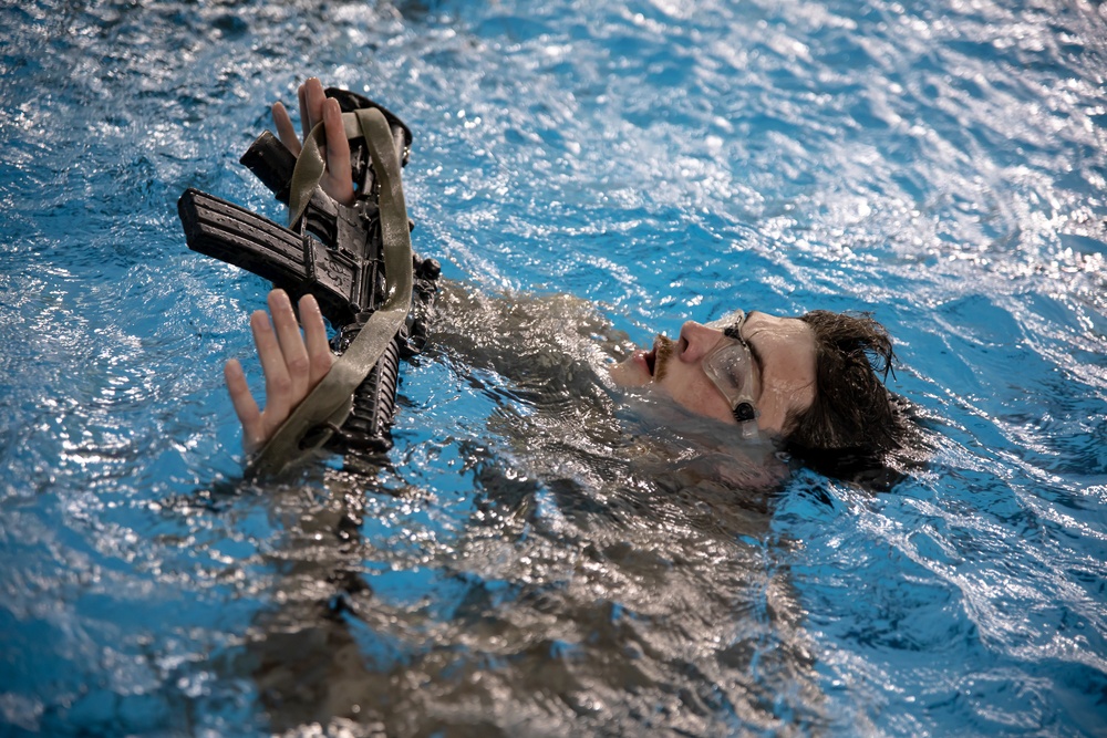 3d Force Reconnaissance Company conducts swim qualifications and combatant diver training