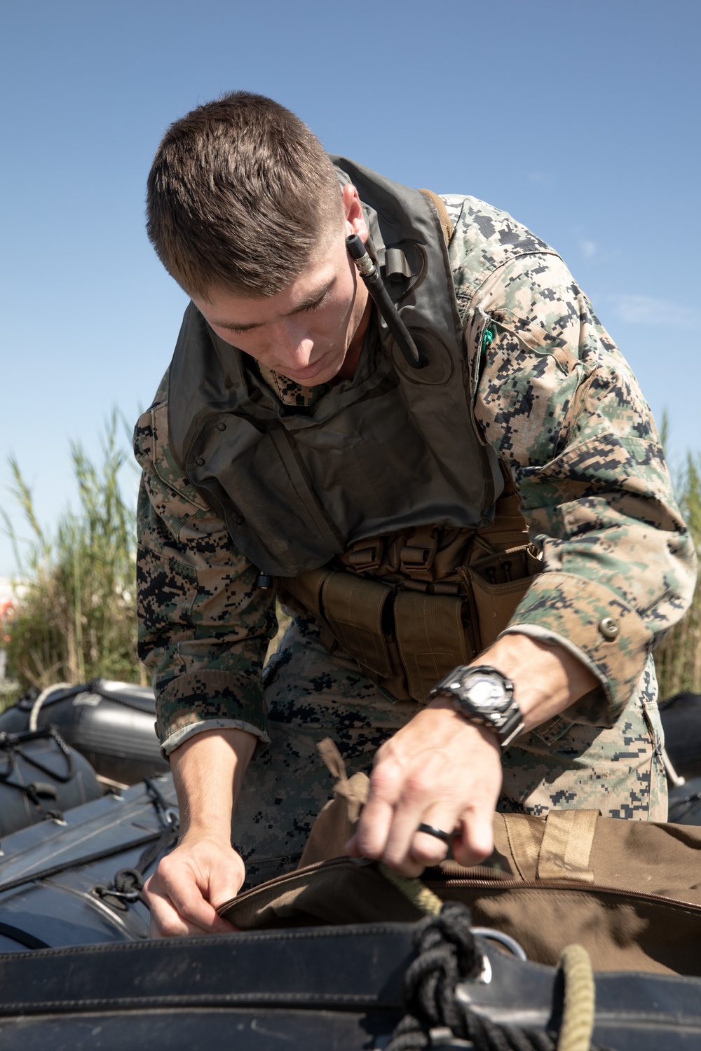 3d Force Reconnaissance Company conducts small boat and combatant diver training