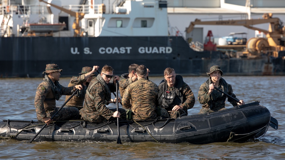 3d Force Reconnaissance Company conducts small boat and combatant diver training