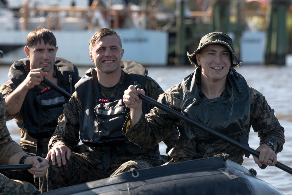 3d Force Reconnaissance Company conducts small boat and combatant diver training