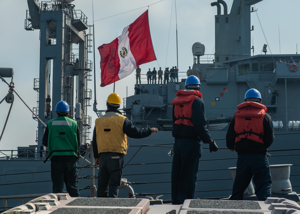 USS Mustin (DDG 89) replenishes at sea