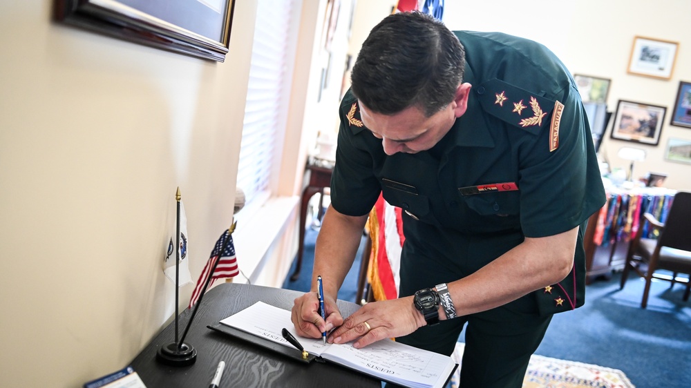 Paraguay IADB representative Brig. Gen. Laconich visits the IADC