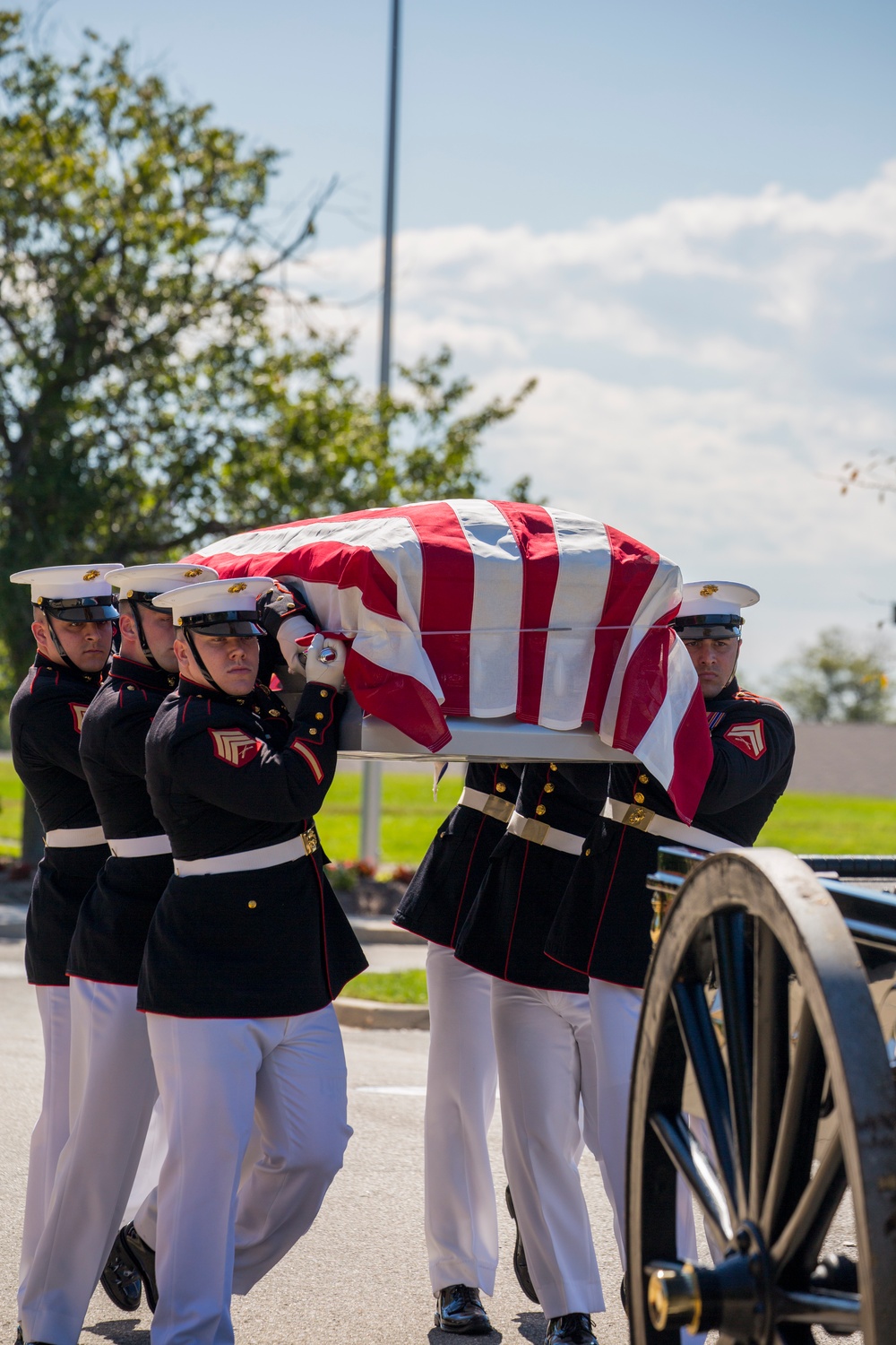 Marine Barracks Washington Pay their Last respects to Sgt. Nicole Gee