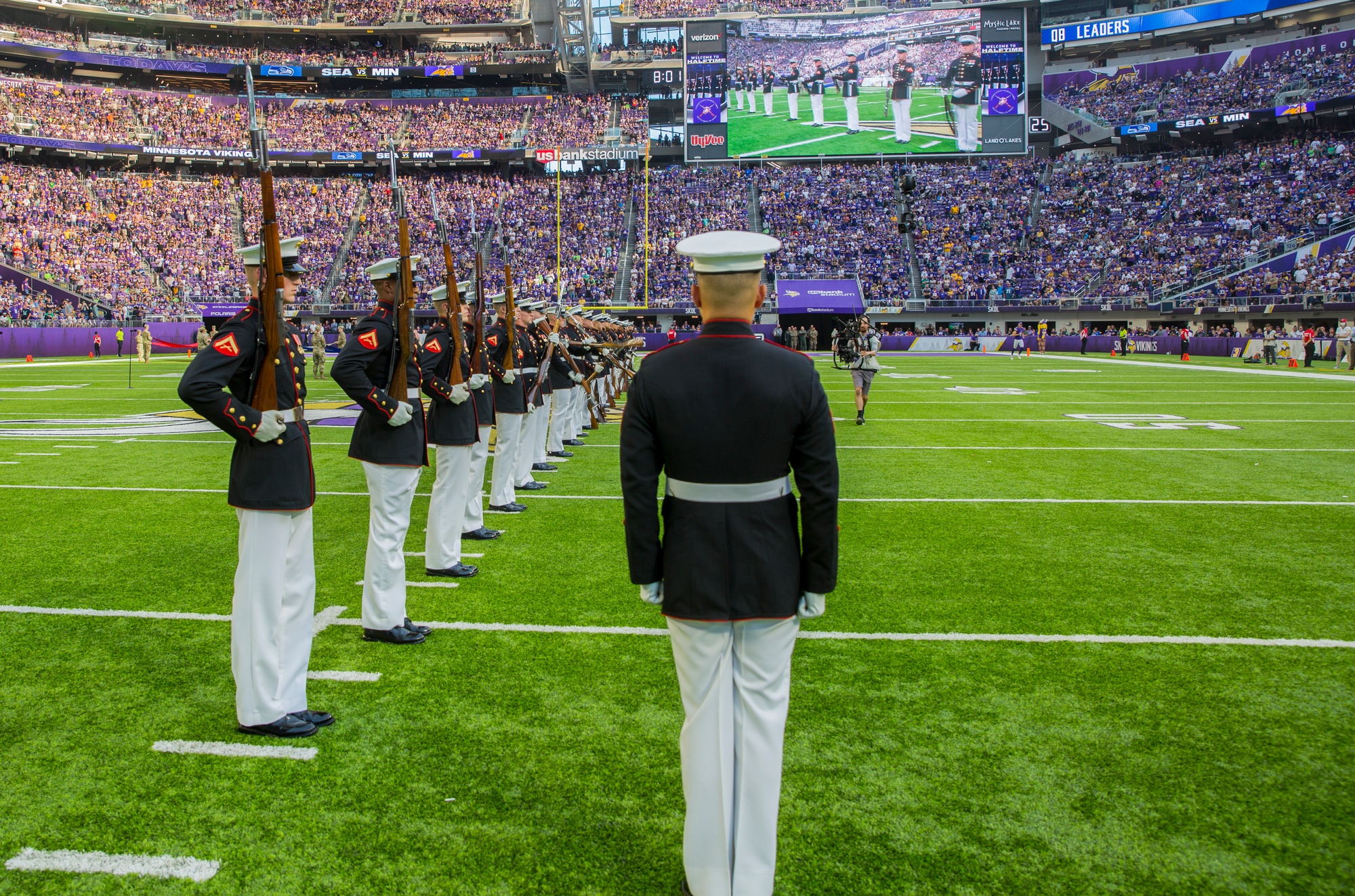 DVIDS - Images - Marines with Silent Drill Platoon perform for the  Minnesota Vikings halftime show. [Image 7 of 9]