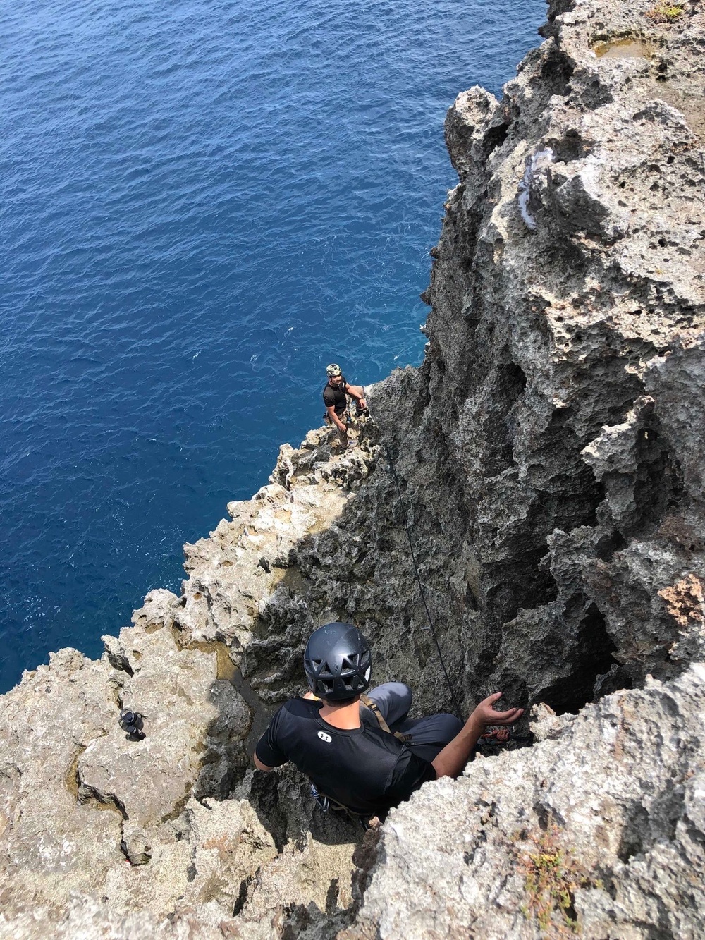 1st SFG (A) Green Berets hone mountaineering skills in Okinawa