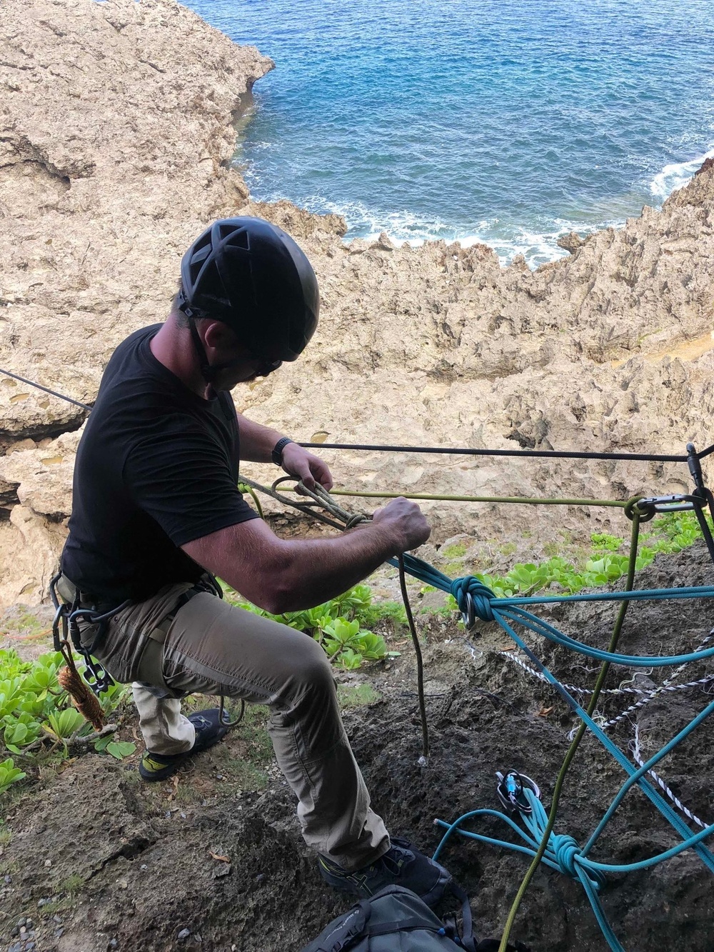 1st SFG (A) Green Berets hone mountaineering skills in Okinawa