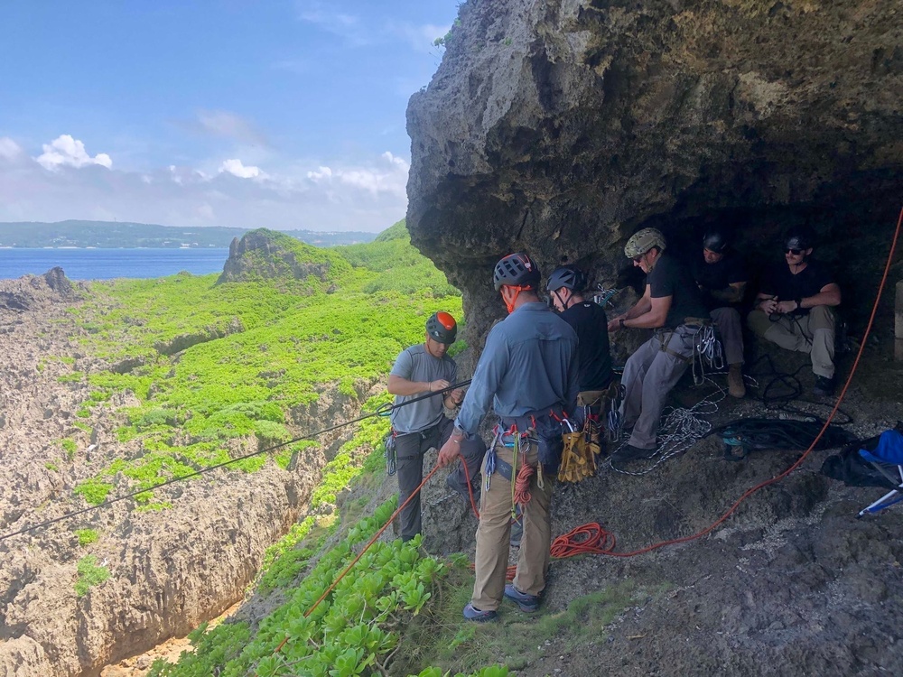 1st SFG (A) Green Berets hone mountaineering skills in Okinawa