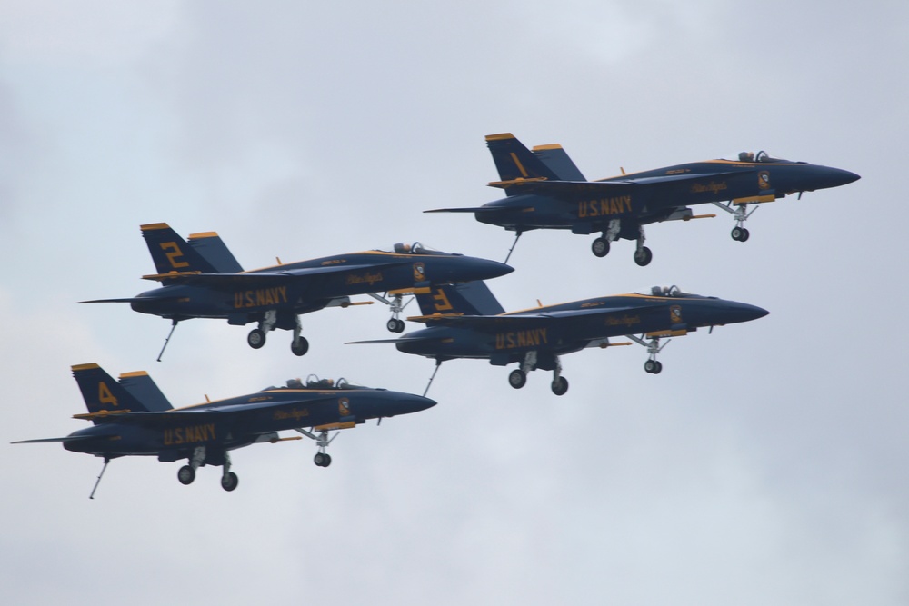 DVIDS Images Pensacola Beach Blue Angels Air Show [Image 3 of 6]