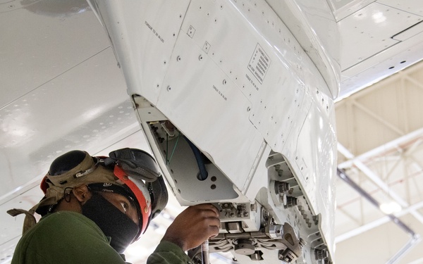 VP-46 Sailors Maintain Aircraft