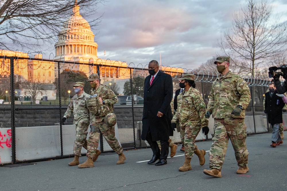 Secretary of Defense visits National Guard Soldiers