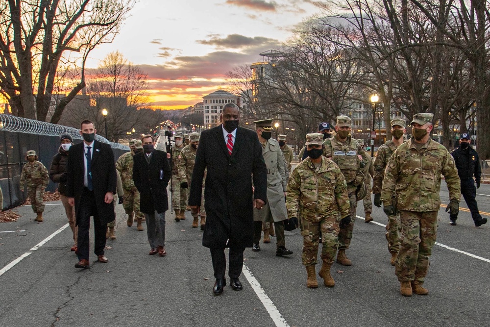 Secretary of Defense visits National Guard Soldiers