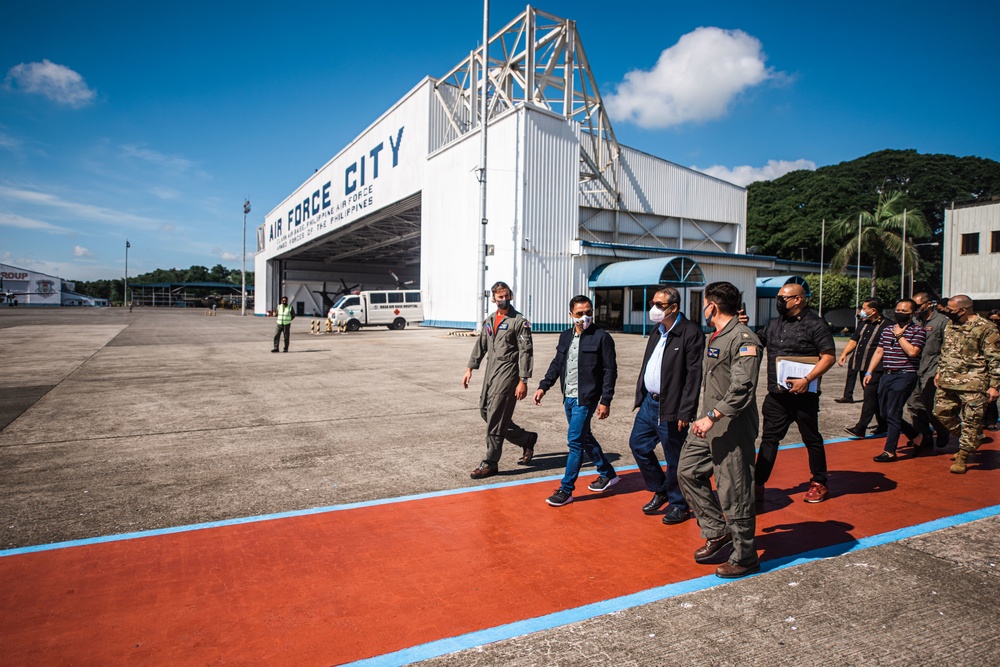 VP-10 “Red Lancers” Host Knockout Flight with Senator Manny Pacquiao, Distinguished Visitors of the Philippines