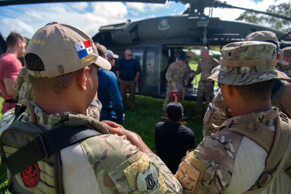 DPAA conduct CASEVAC training with Panamanian service members