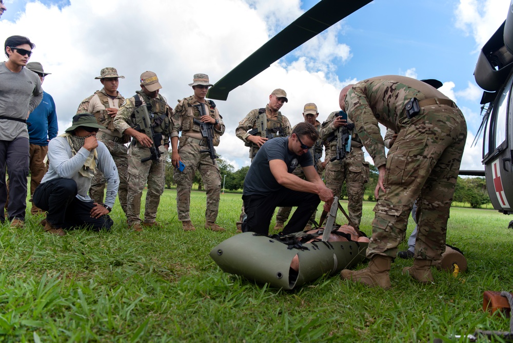 DPAA conduct CASEVAC training with Panamanian service members