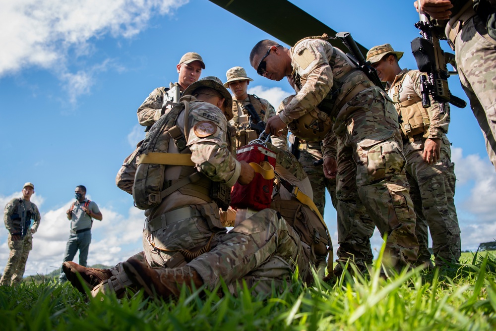 DPAA conduct CASEVAC training with Panamanian service members