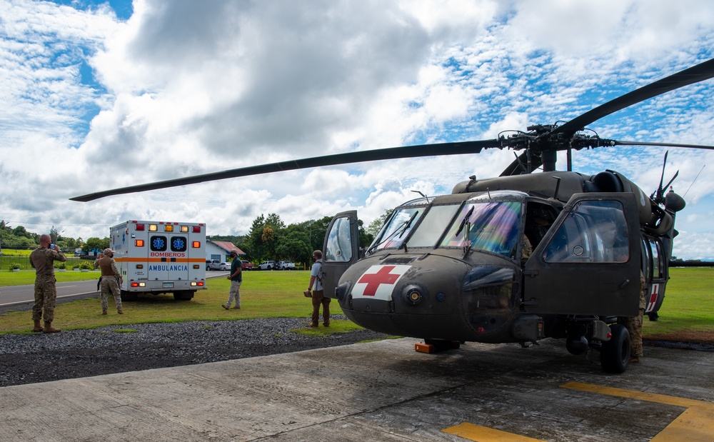 DPAA conduct CASEVAC training with Panamanian service members