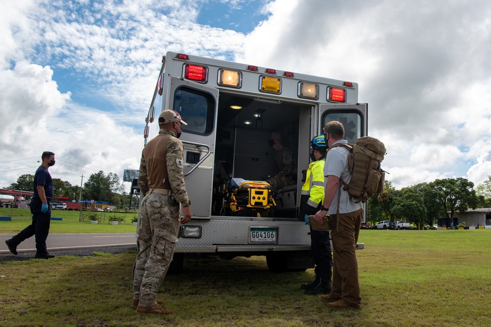 DPAA conduct CASEVAC training with Panamanian service members