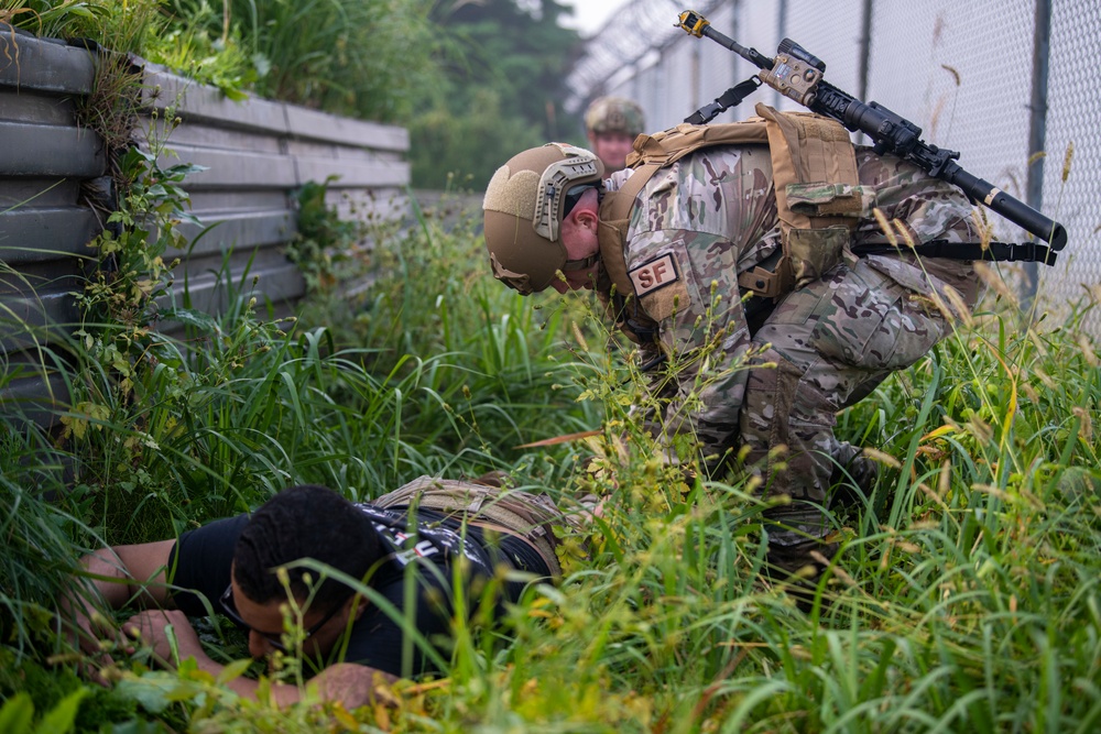 Kunsan defenders don’t mist
